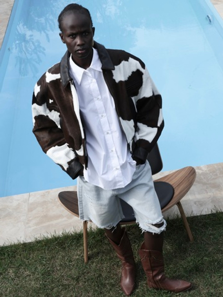 Укороченная кожаная куртка с коровьим принтом