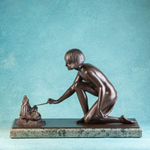 Скульптура в стиле Арт-Деко «Девушка, кормящая голубей»