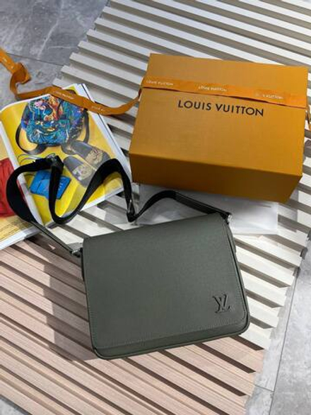 Сумка-мессенджер Louis Vuitton