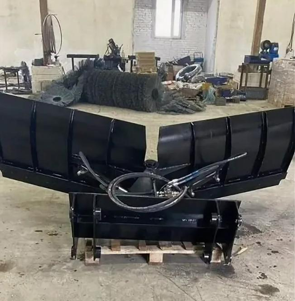 V-образный отвал на Экскаватор-погрузчик Hidromek