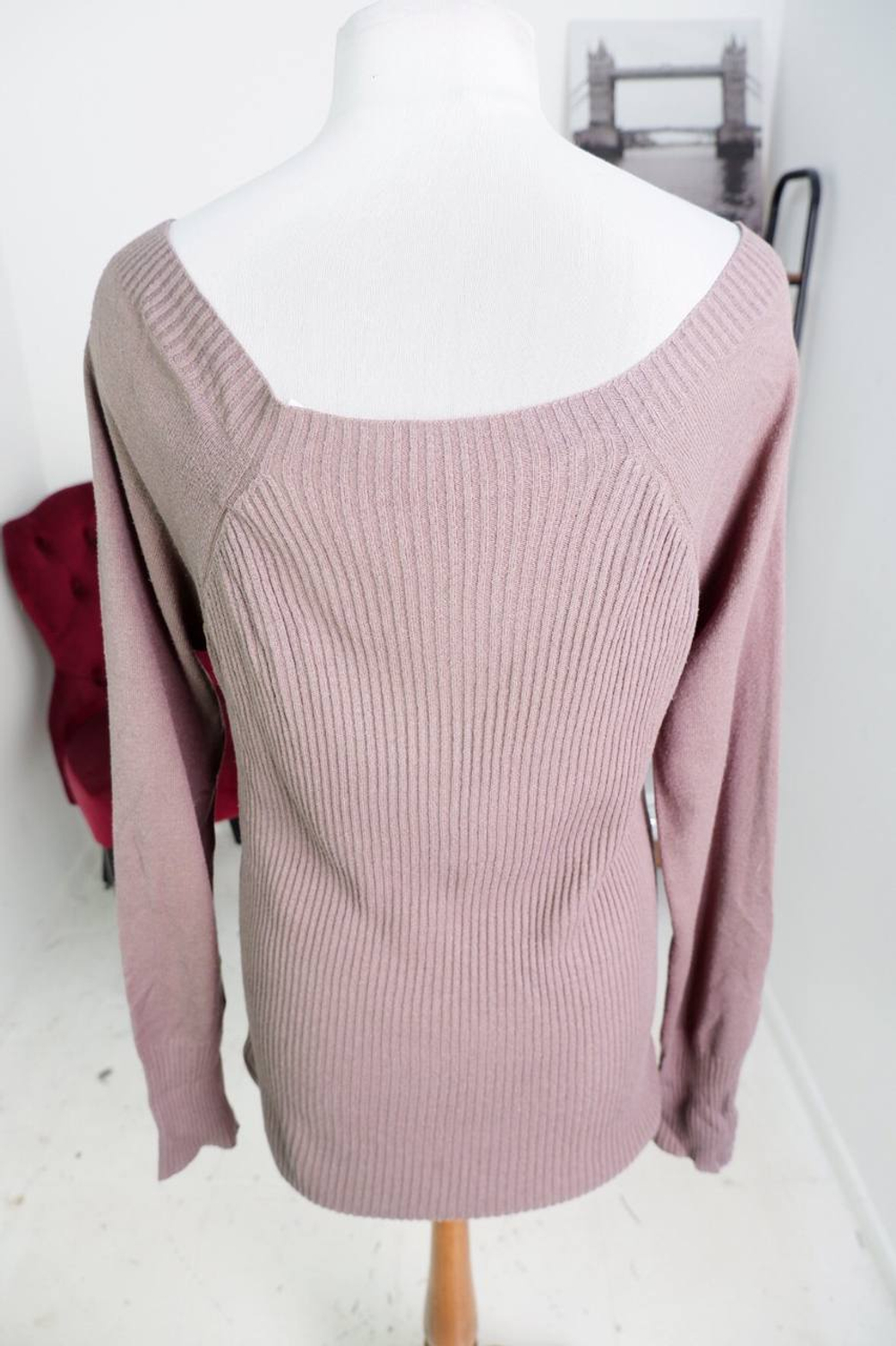 Джемпер в рубчик одноцветный, визуально на 48 размер