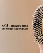 La Bonne Brosse Массажная расческа для волос N 03 Essential Sensitive Scalp Brush - Creamy White