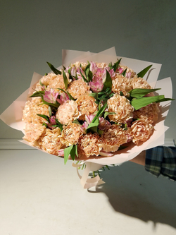 Букет из хризантем и альстромерии (С0033)