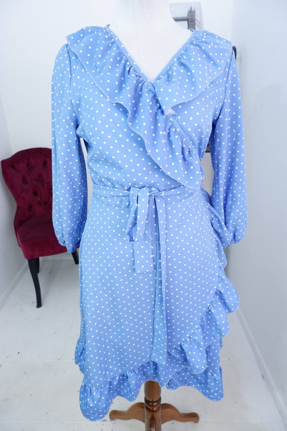 Платье на запах игривое, визуально на 46 размер