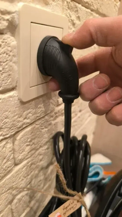 Удлинитель IP 44 влагозащищенный .с Угловой вилкой каучук 2 розетки 3 метра с заземлением 3на1,5 ПВС Гост