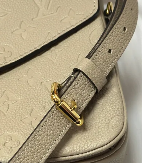Сумка Louis Vuitton Pochette Metis бежевый