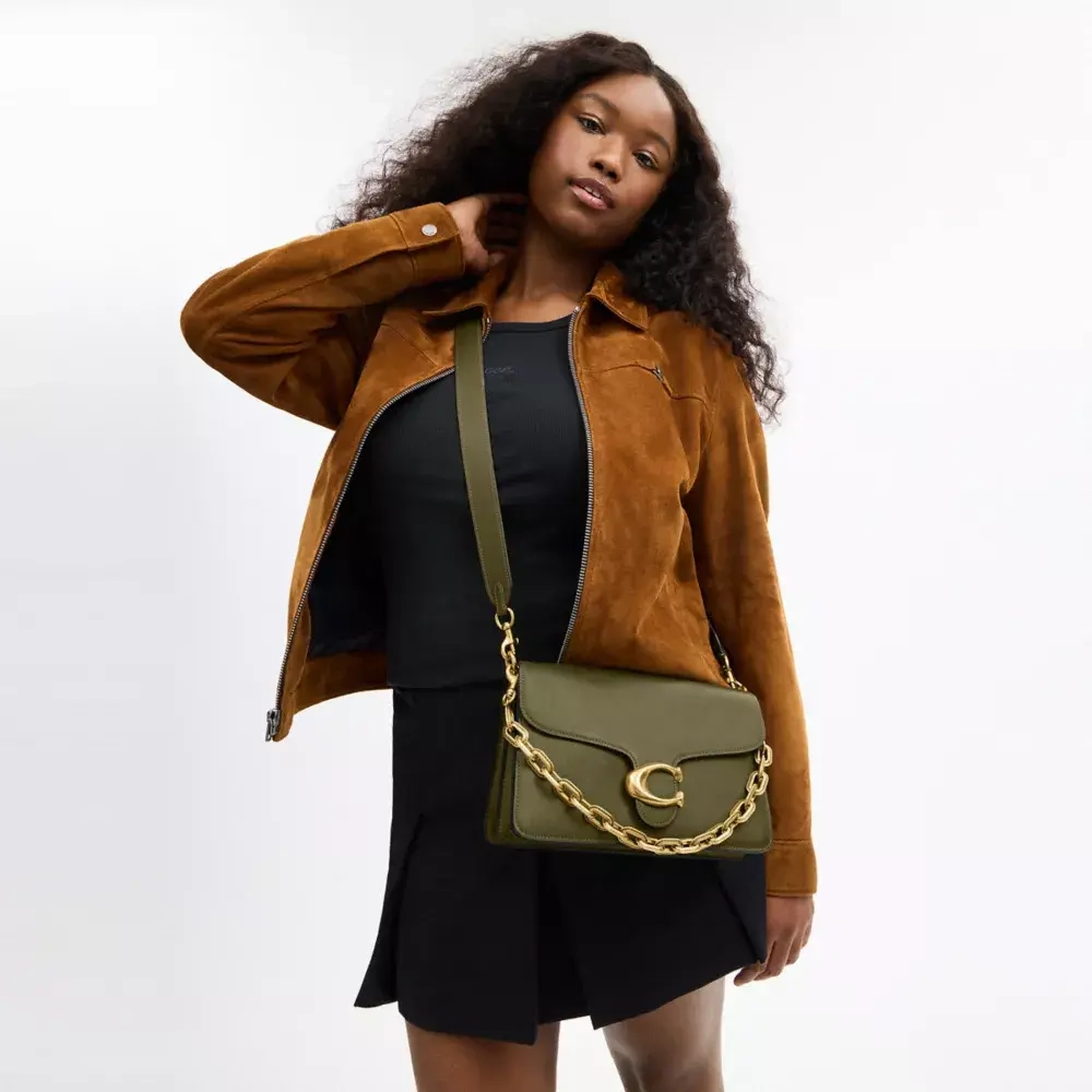 COACH СУМКА ЧЕРЕЗ ПЛЕЧО TABBY CHAIN, ОЛИВКОВЫЙ