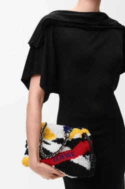 Loewe Средняя сумка Flamenco из вышитой кожи наппа, разноцветный