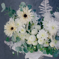 117. Кружевная светлая корзинка с гермини