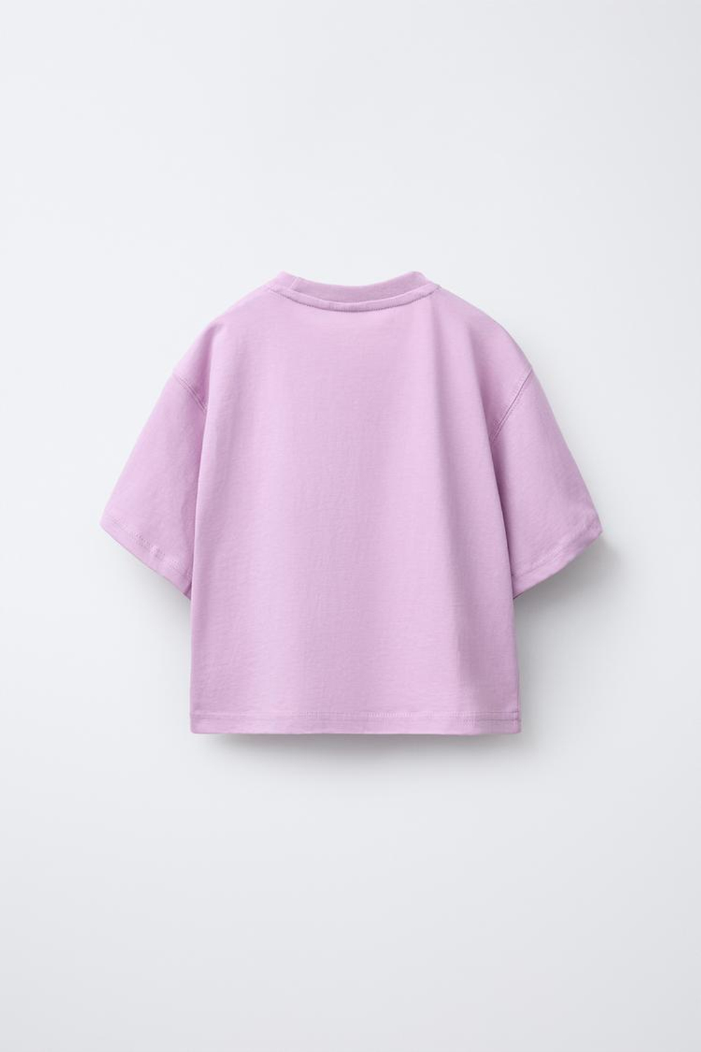 ZARA КОМПЛЕКТ ИЗ ФУТБОЛКИ И ШОРТОВ-БЕРМУДОВ С ПРИНТОМ, ЦВЕТ МАЛЬВЫ