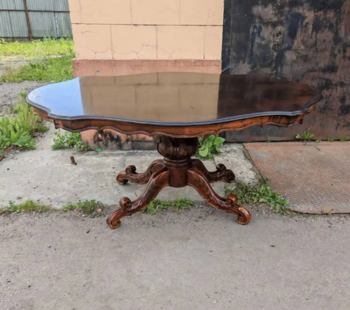 Старинный обеденный стол
