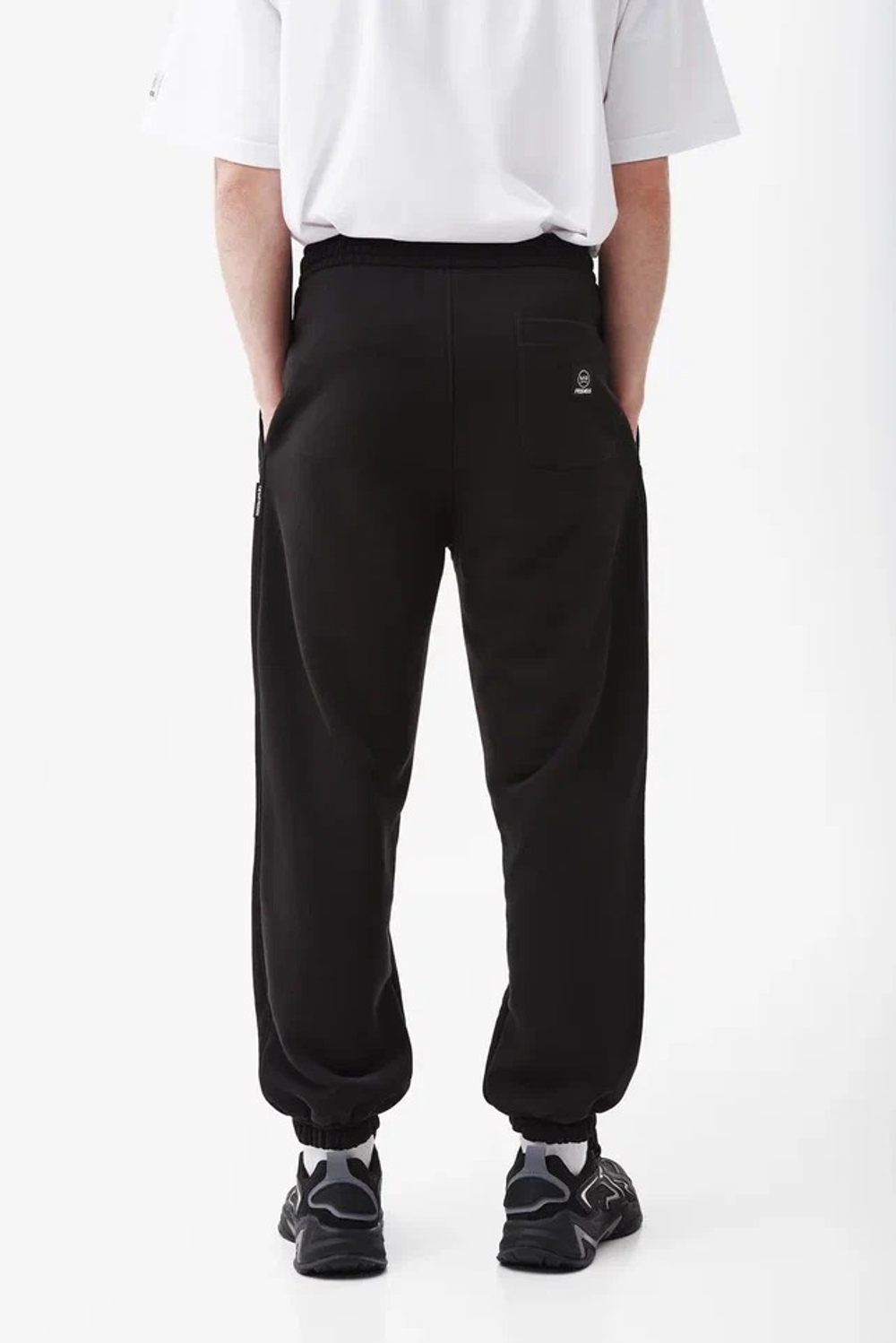 Штаны THE BAD FRIENDS Basic fit WRM черный А01 начес