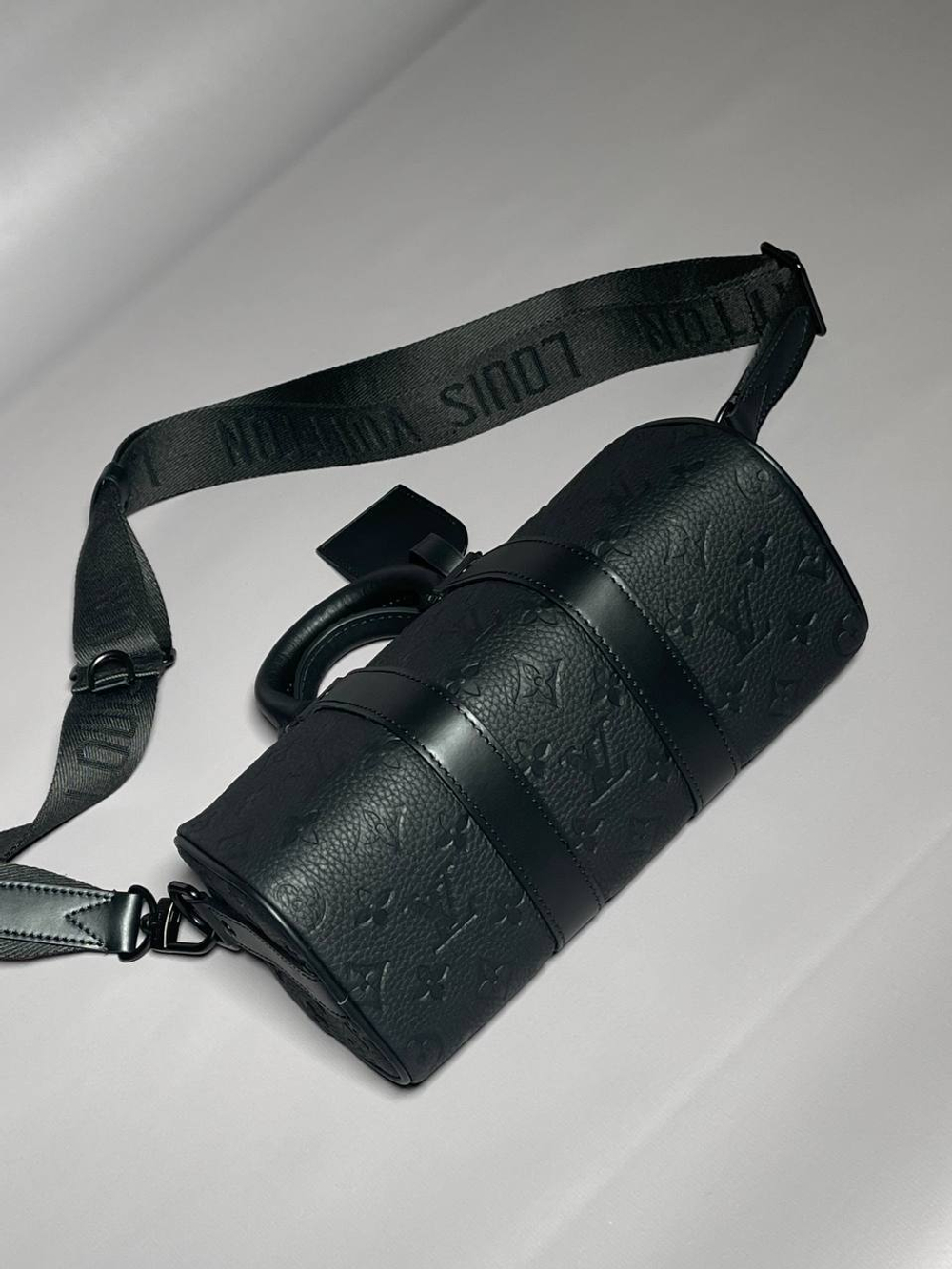 Сумка-мессенджер Louis Vuitton