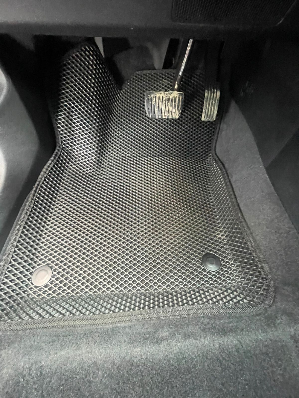 Коврики Eva с 3D бортами на Geely Monjaro