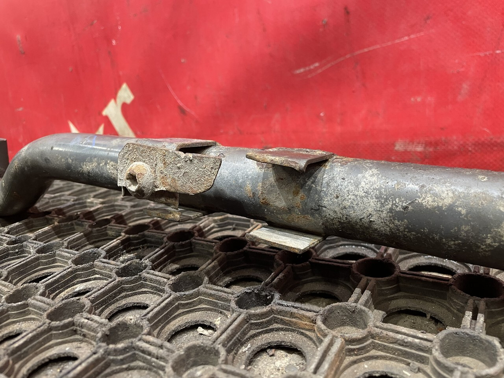 Кронштейн крыла переднего правого