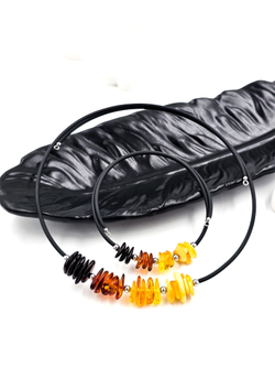 Комплект из чокера и браслета. Натуральный цельный янтарь