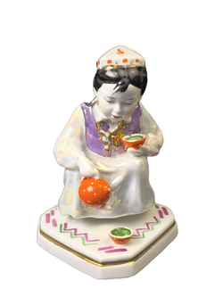 Фарфоровая статуэтка "Маленькая хозяйка" ДФЗ