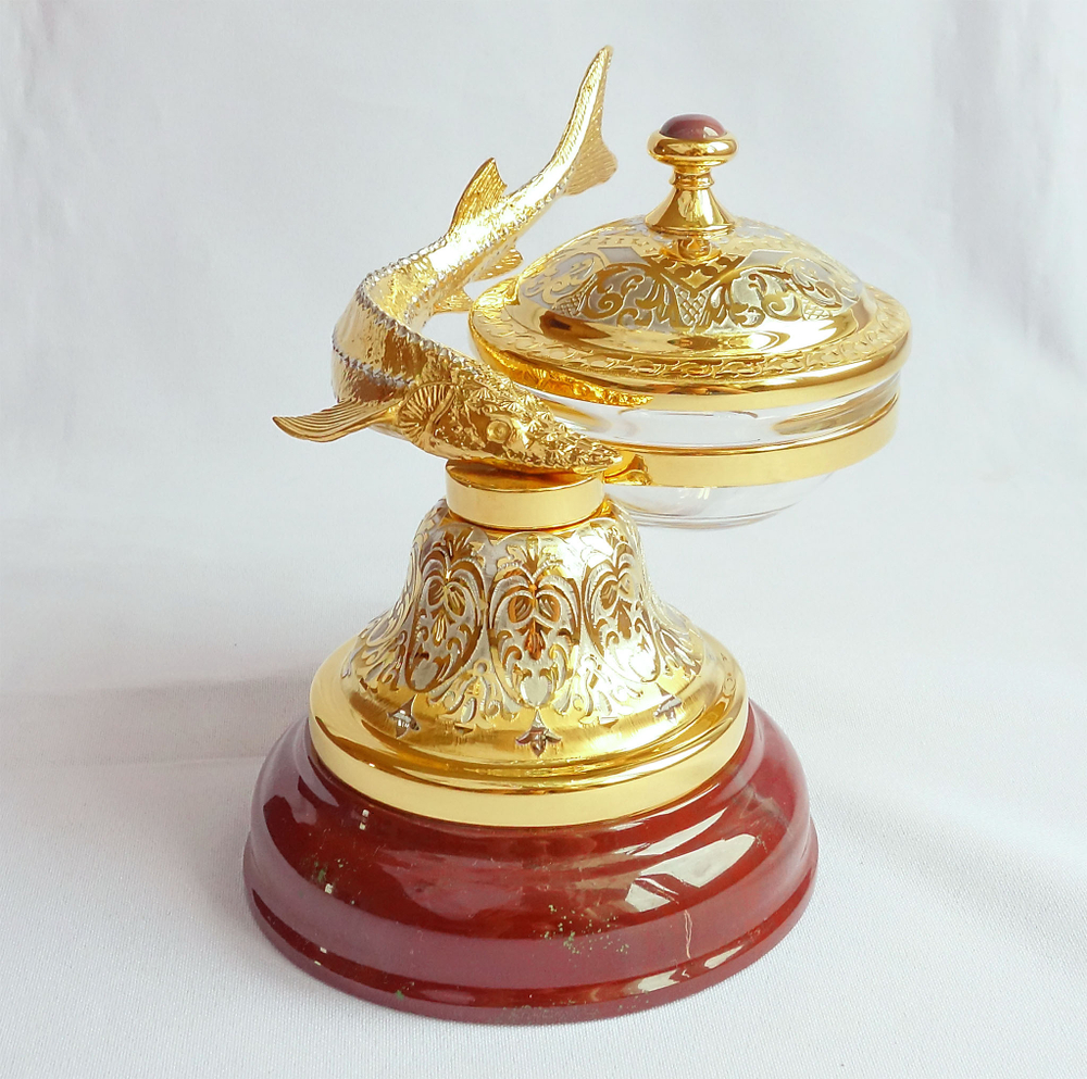 Икорница на яшме "Осетр" (Златоуст)