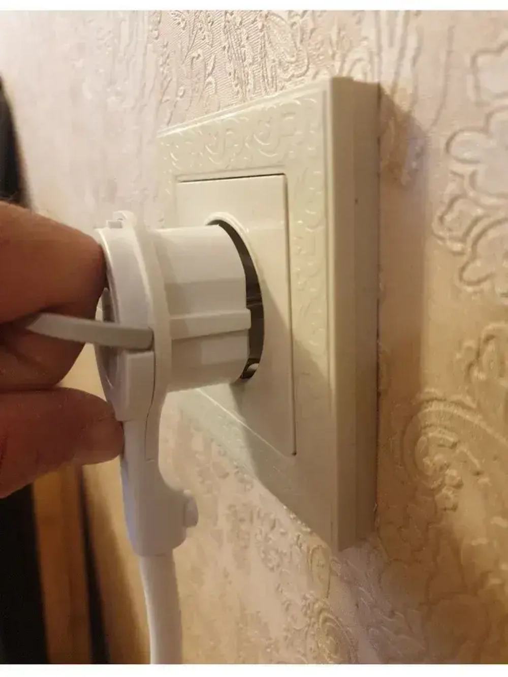 удлинитель бытовой 0,5метра с плоской потайной(за шкаф) вилкой