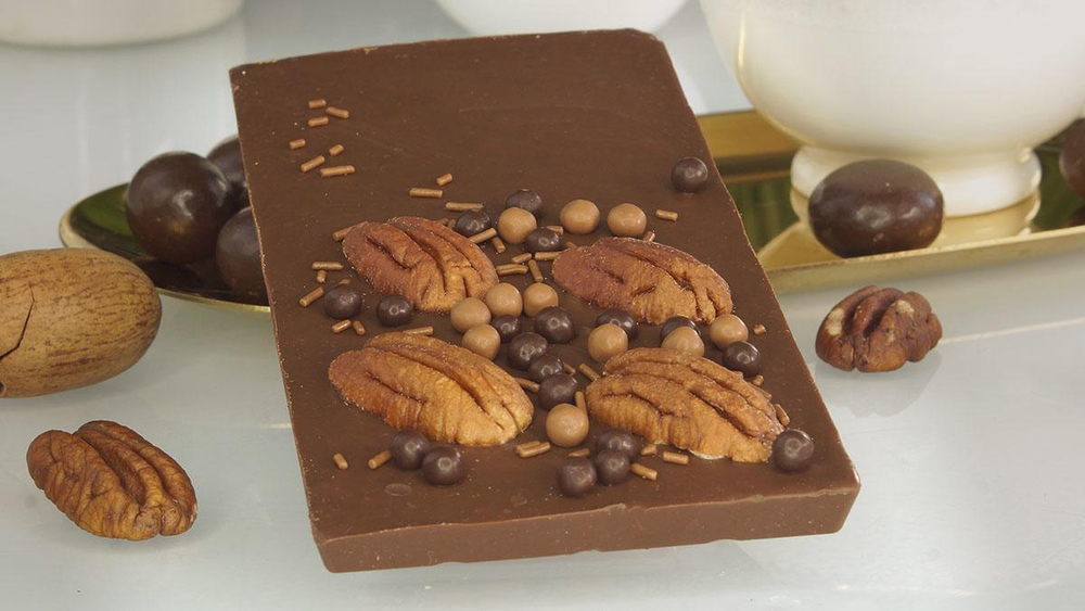 Albert Hof "Монсе" молочный шоколад ручной работы с пеканом, (1005026)