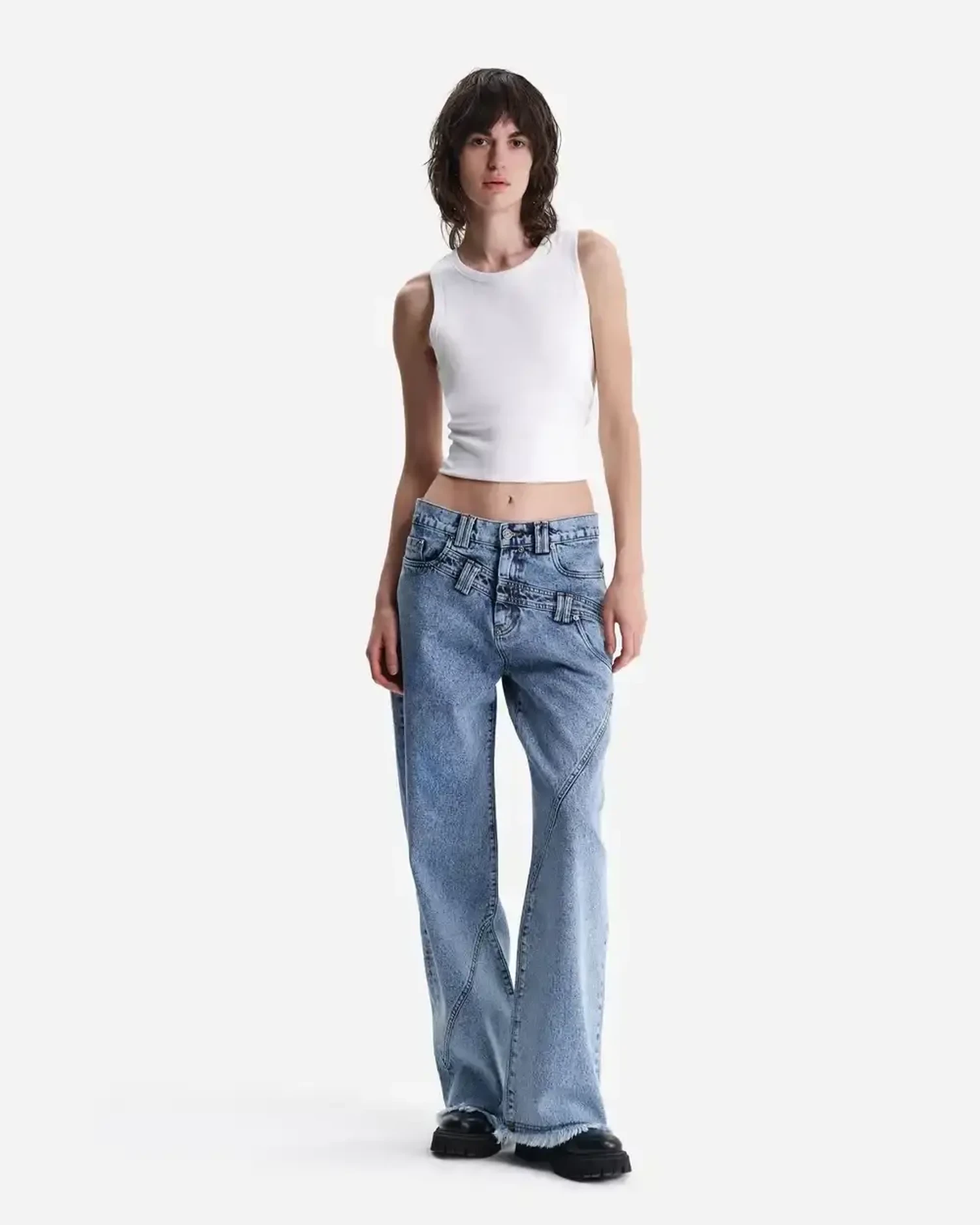 Джинсы с эффектом апсайклинга синие