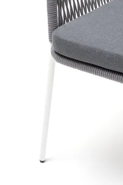 "Лион" стул плетеный из роупа, каркас из стали белый муар, роуп светло-серый круглый, ткань светло-серая