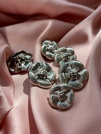 Пуговицы серебристые в форме цветка