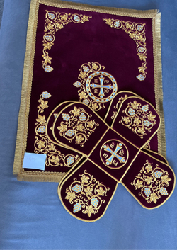 Бархатные покровцы с вышивкой бордо