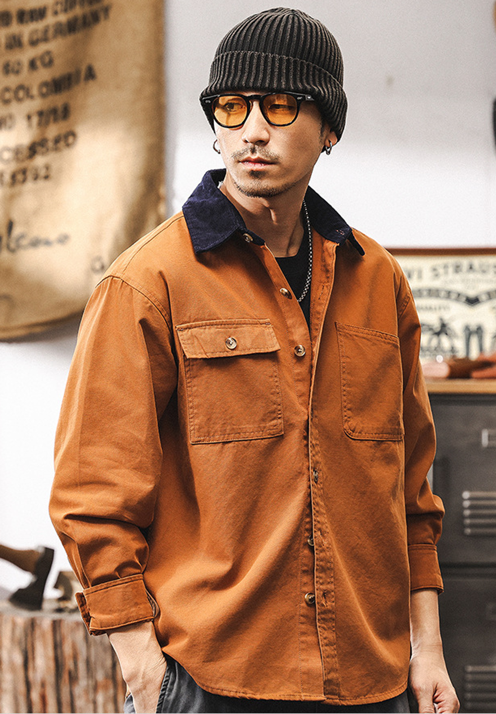 Рубашка для мужчин,два накладных кармана,воротник другого цвета на весну