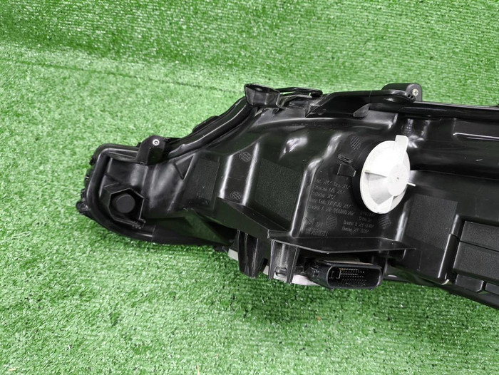 Фара правая Toyota Camry xv70 (2017-2021) LED