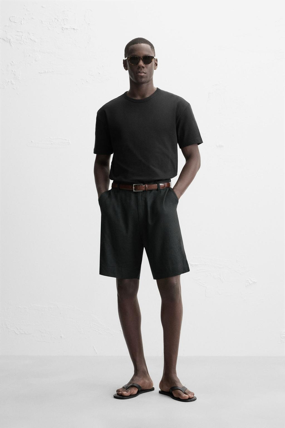 ZARA БАЗОВАЯ ФУТБОЛКА HEAVYWEIGHT С ОТДЕЛКОЙ РУБЧИКОМ, ЧЕРНЫЙ