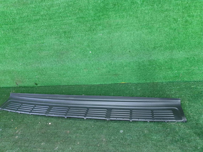 Накладка заднего бампера Toyota Land Cruiser 200 (2007-2021)