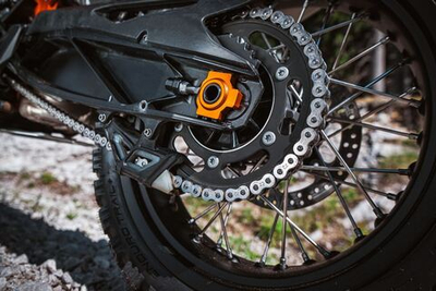 Комплект регулировки натяжения цепи KTM (ASSEMBLY CHAIN TENSION ADJUSTER KIT) 6901098104404