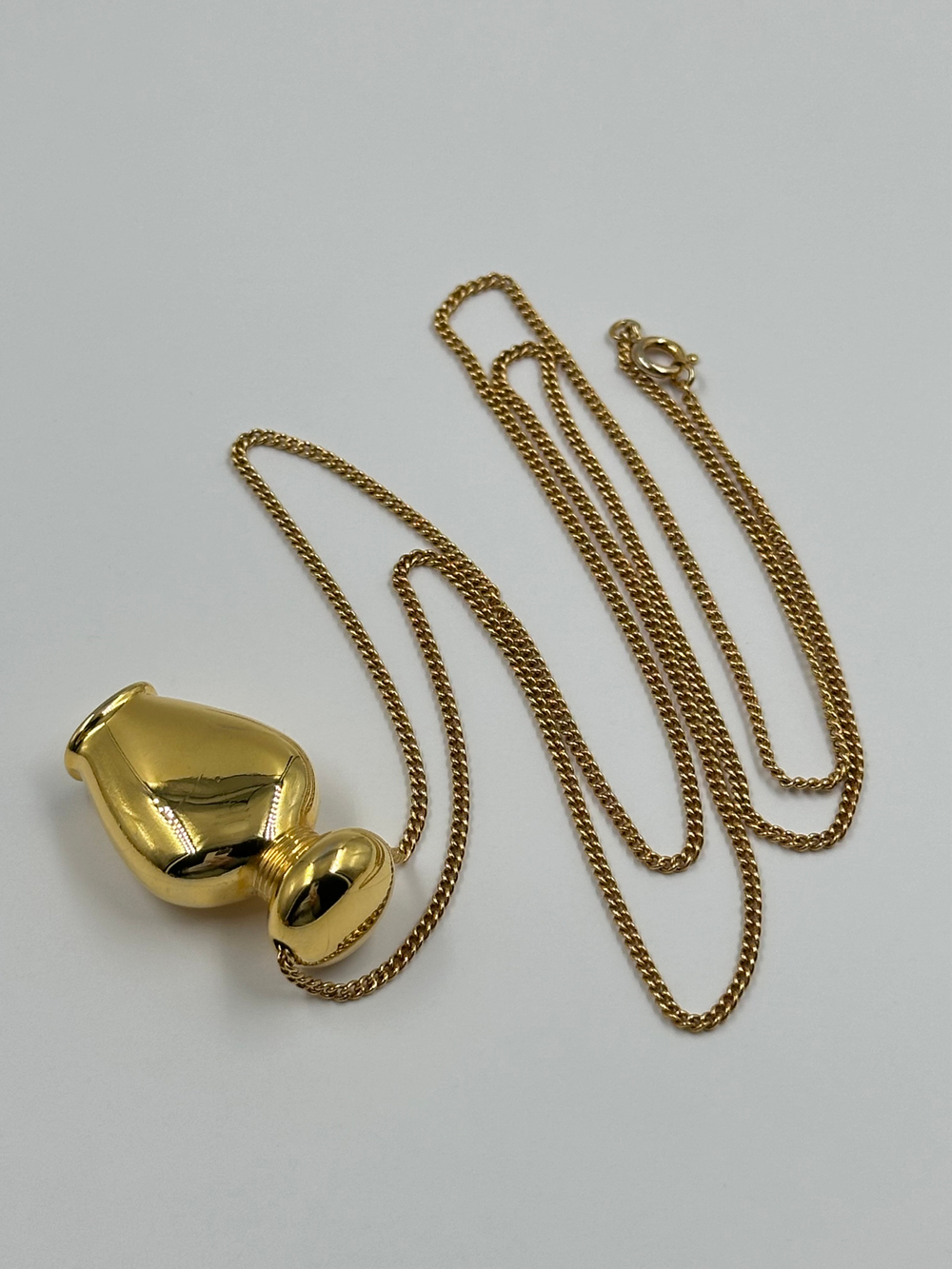 Кулон в виде флакона