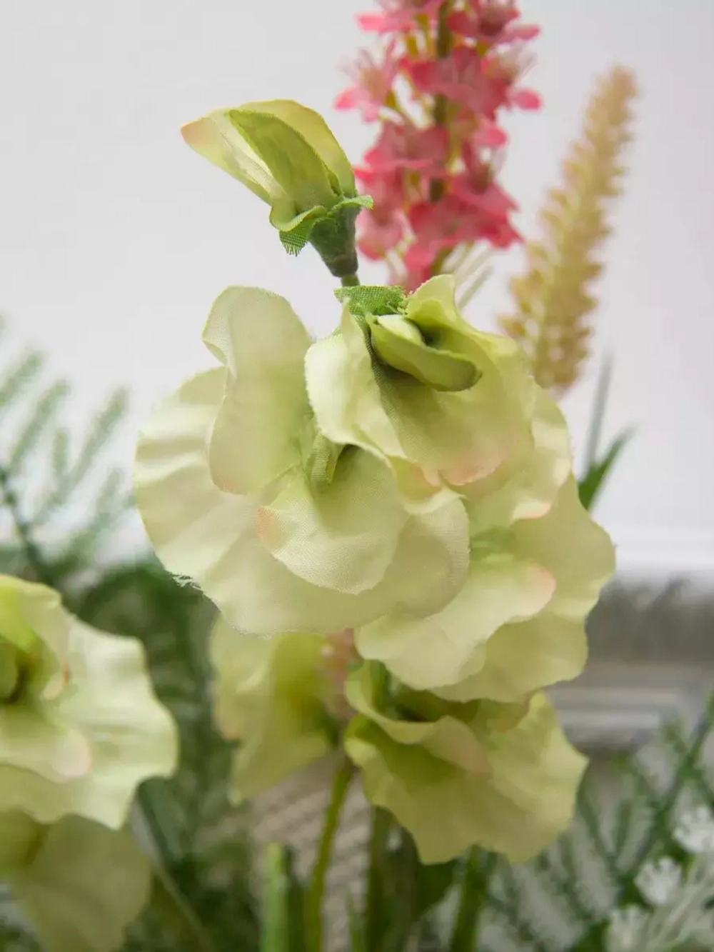 Цветочная композиция в багетной раме