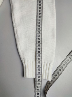 Свитер лаконичный 42 размер, новый