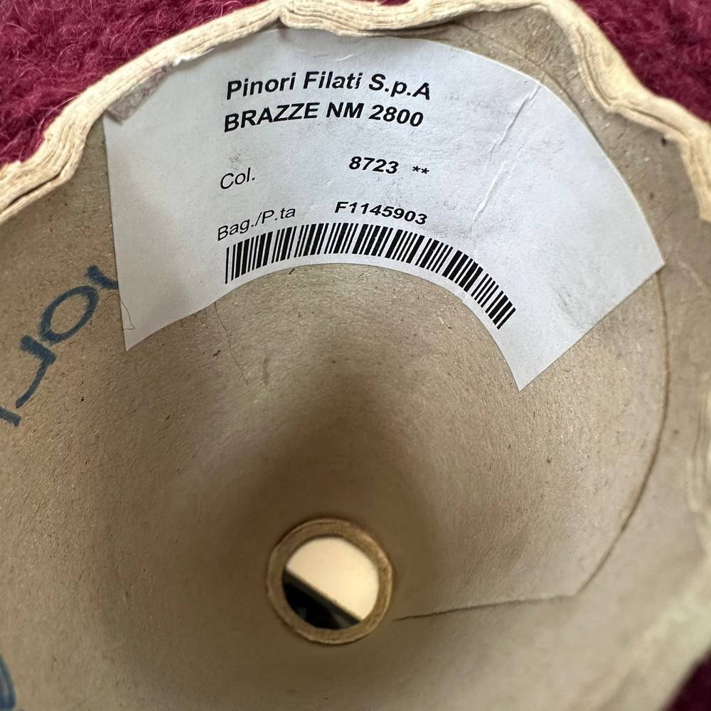 BRAZZE - Pinori Filati; 15% альпака fine, 36% меринос, 14% п/c, 35% п/а; букле; 280м/100гр; col. 8723, цвет: вишневый Есть бобинка: 520 гр S501