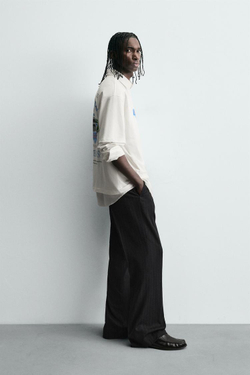 ZARA ФУТБОЛКА С КОНТРАСТНЫМ ПРИНТОМ, ЖЕЛТОВАТО-БЕЛЫЙ