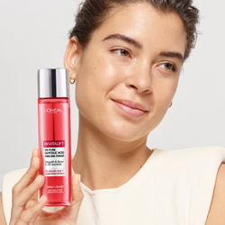 L’Oreal Paris Revitalift Glycolic peeling toner - отшелушивающий и очищающий тоник /   180  ml  / GTIN 3600524019679