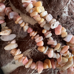 Розовый опал. Камни для изделий на заказ. Цена зависит от вида заказанного изделия