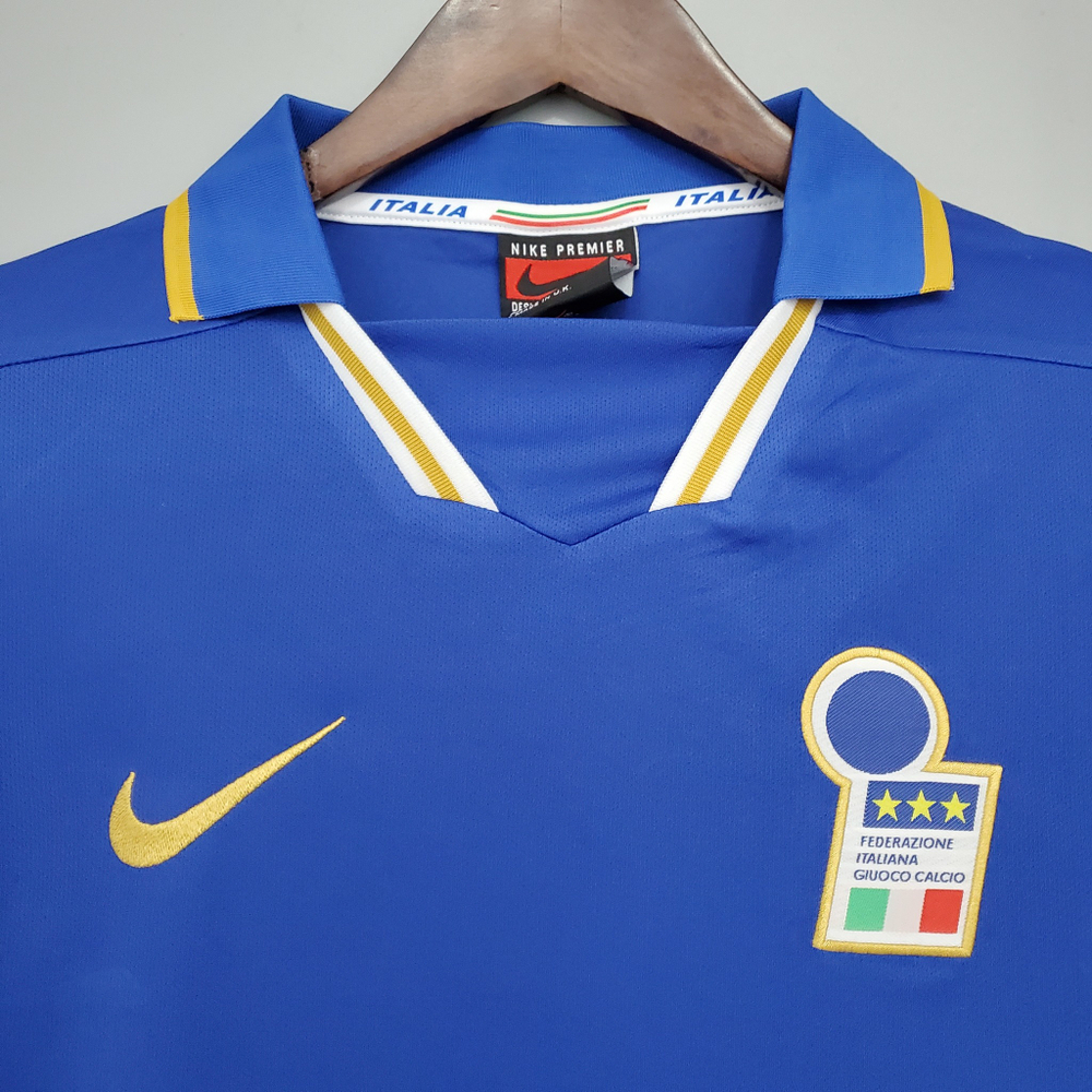 Футбольная ретро-форма cборной Италии сезона 1996