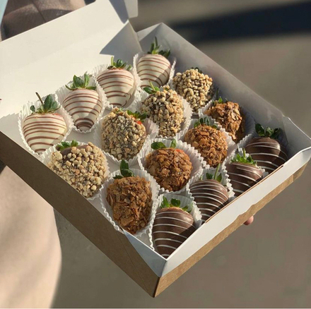 Коробочка из 16 клубник в шоколаде