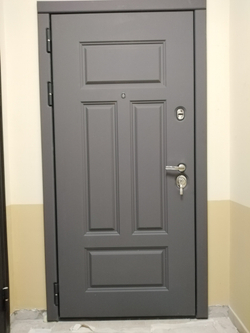 Входная дверь с шумоизоляцией STR MX-29 Ясень графит / Д 16 Софт белый (белый матовый, без текстуры)