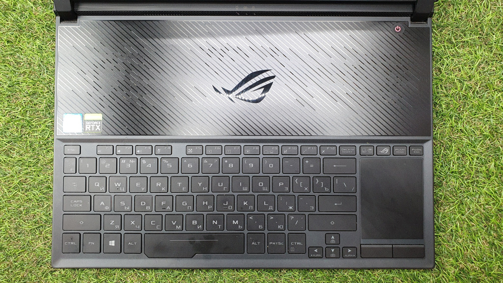 Игровой ASUS i7-9/24 Gb/RTX 2080 8GB/240 Hz/  ROG Zephyrus S GX531GXR-AZ047T 90NR02G1-M00780