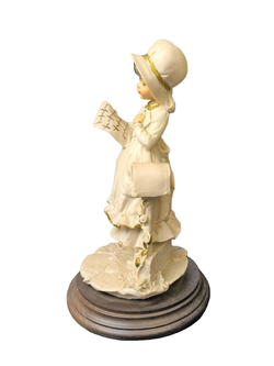 Статуэтка "Девушка, читающая письмо" Capodimonte