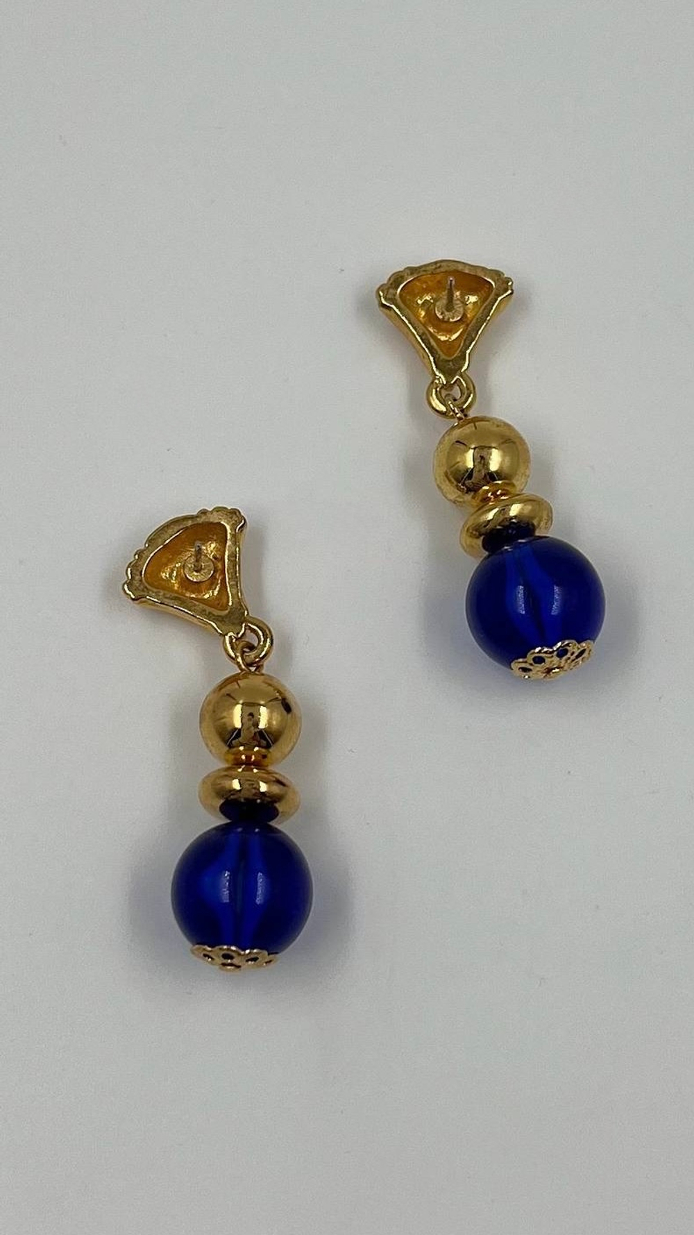 Серьги с синими подвесками