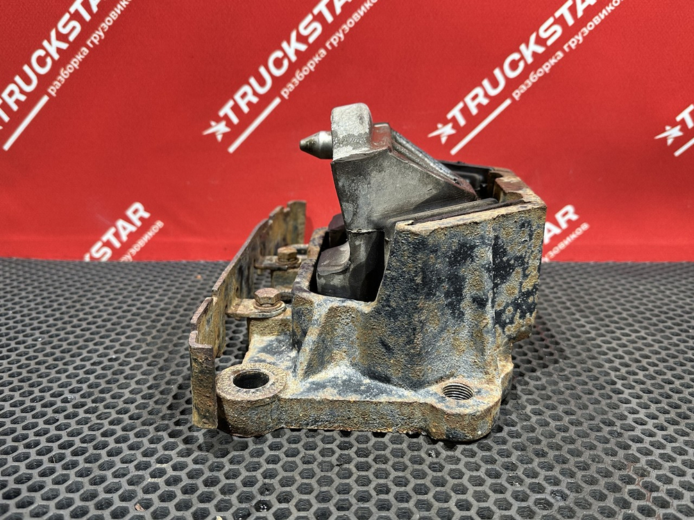 Подушка двигателя передняя