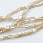 Перламутр тонированный, цвет бежевый, размер около 5*2,8 мм, цена за отрезок 36-37 шт (1/2 нити)