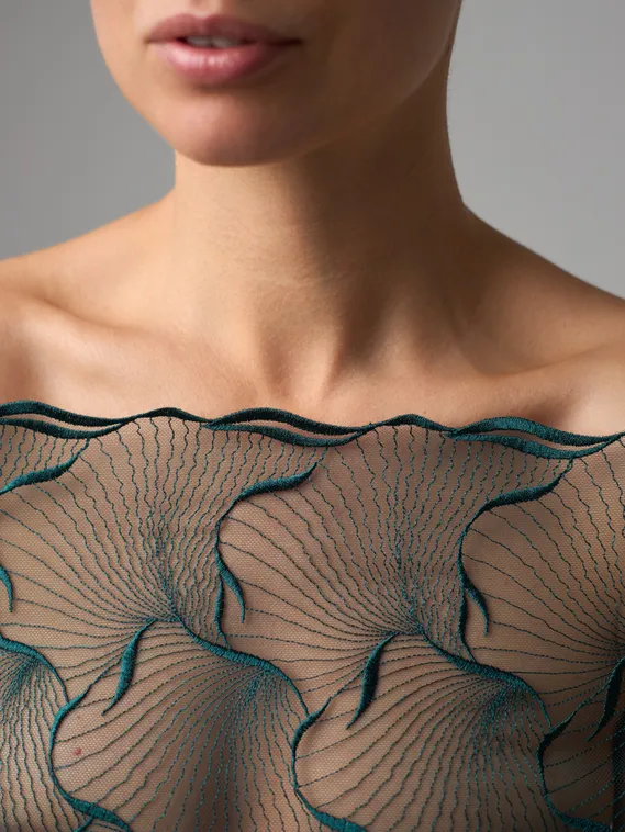 05-160 ОПТ Вышивка на неэл. сетке 24 см, сосна 1994