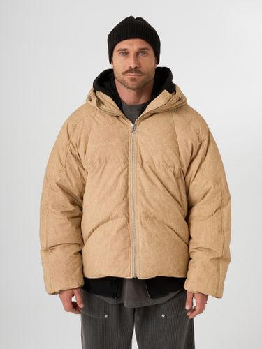 Бежевый объемный пуховик QWE